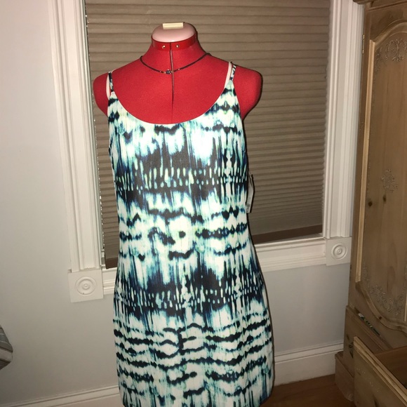 Dress - Picture 2 of 6